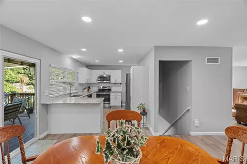 Dining - 412 Woodrun Dr, Ballwin, MO 63021 photo 4 of 4