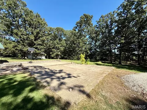 Exterior - 8575 N Service Rd, Bourbon, MO 65441 photo 5 of 6