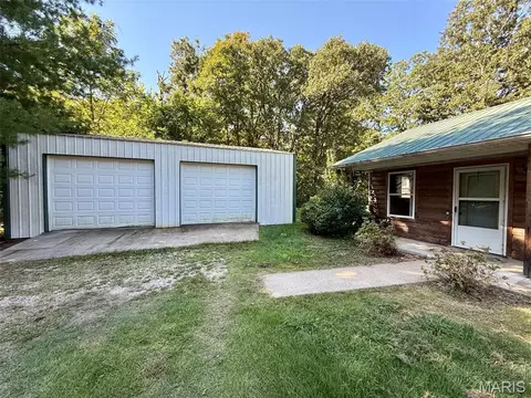 Exterior - 8575 N Service Rd, Bourbon, MO 65441 photo 2 of 6
