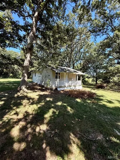 Exterior - 8575 N Service Rd, Bourbon, MO 65441 photo 6 of 6