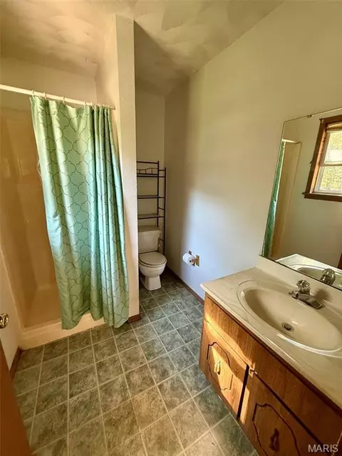 Bath - 8575 N Service Rd, Bourbon, MO 65441 photo 1 of 2