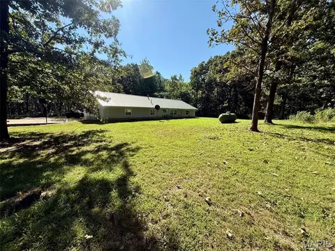 Exterior - 8575 N Service Rd, Bourbon, MO 65441 photo 3 of 6