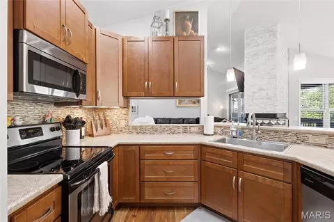 Kitchen - 1128 Patsy Ln, O'fallon, MO 63366 photo 5 of 8