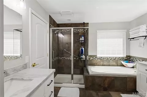 Bath - 1128 Patsy Ln, O'fallon, MO 63366 photo 2 of 6