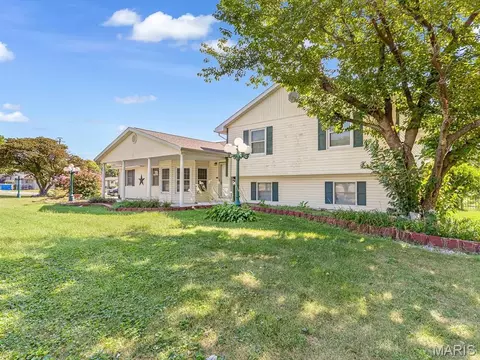 4796 Nameoki Rd, Granite City, IL 62040