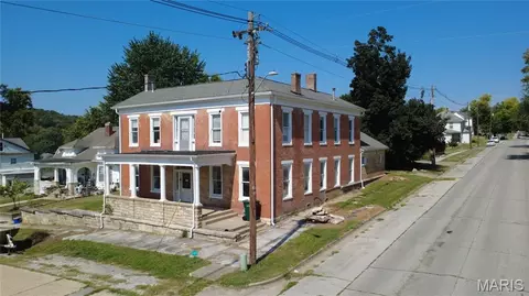 401 Kentucky St, Louisiana, MO 63353