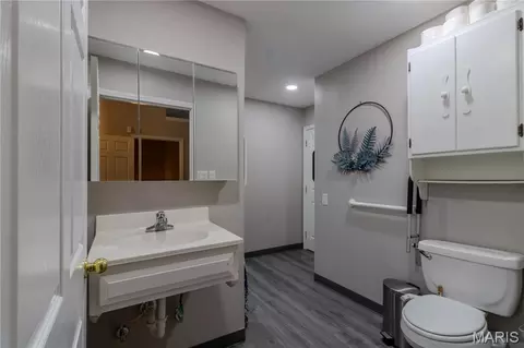 Bath - 312 Arbor Cir, Jackson, MO 63755 photo 2 of 3