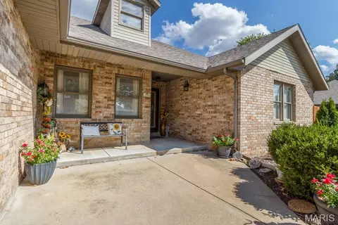 1830 Cypress Dr, Lebanon, MO 65536