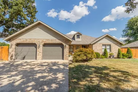 1830 Cypress Dr, Lebanon, MO 65536