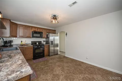 Kitchen - 319 Wood St, O'fallon, MO 63366 photo 3 of 4