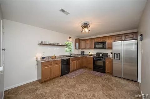 Kitchen - 319 Wood St, O'fallon, MO 63366 photo 4 of 4