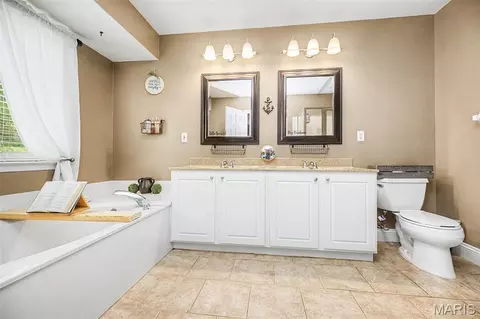 Bath - 765 Emerald Oaks Ct, Eureka, MO 63025 photo 1 of 5