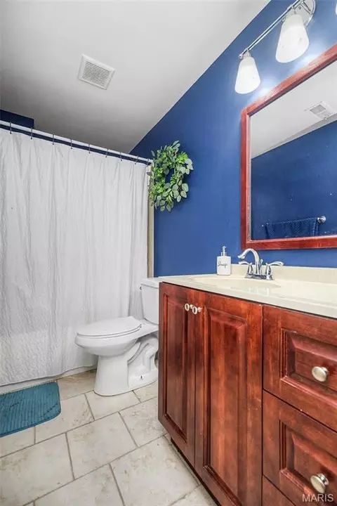 Bath - 765 Emerald Oaks Ct, Eureka, MO 63025 photo 5 of 5