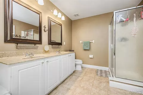 Bath - 765 Emerald Oaks Ct, Eureka, MO 63025 photo 3 of 5