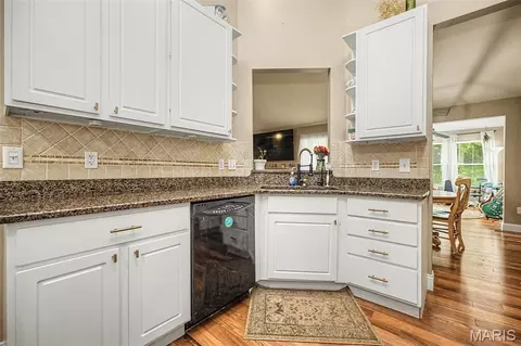Kitchen - 765 Emerald Oaks Ct, Eureka, MO 63025 photo 2 of 3