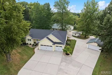 480 Glen Crossing Rd, Glen Carbon, IL 62034