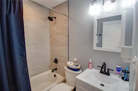 Bath - 317 Rohm Pl, Roxana, IL 62084 photo 1 of 2