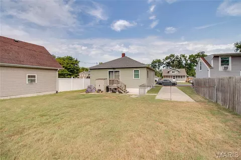 Exterior - 317 Rohm Pl, Roxana, IL 62084 photo 7 of 10
