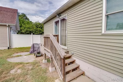 Exterior - 317 Rohm Pl, Roxana, IL 62084 photo 9 of 10