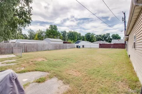 Exterior - 317 Rohm Pl, Roxana, IL 62084 photo 10 of 10