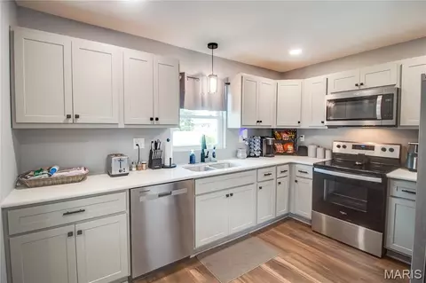 Kitchen - 317 Rohm Pl, Roxana, IL 62084 photo 1 of 2