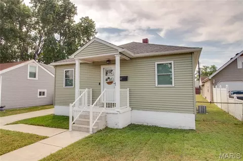Exterior - 317 Rohm Pl, Roxana, IL 62084 photo 2 of 10