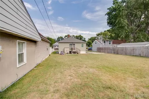 Exterior - 317 Rohm Pl, Roxana, IL 62084 photo 8 of 10
