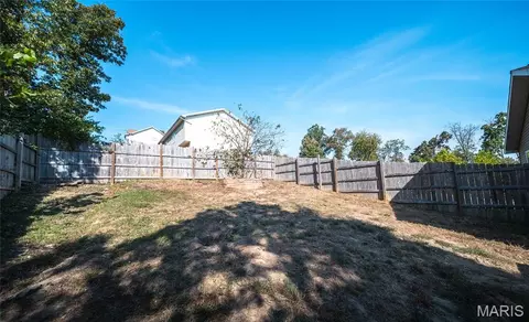 Exterior - 15804 Trace Dr, Saint Robert, MO 65584 photo 7 of 9