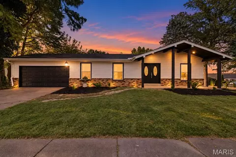 5891 Sir Edward Ln, Florissant, MO 63033
