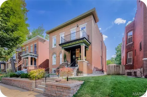 4026 Russell Blvd, Saint Louis, MO 63110