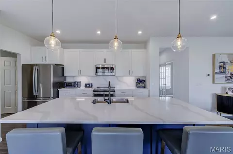 Kitchen - 337 Dalriada Blvd, O'fallon, MO 63368 photo 3 of 4