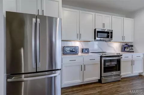 Kitchen - 337 Dalriada Blvd, O'fallon, MO 63368 photo 4 of 4