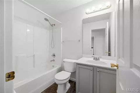Bath - 1435 Soaring Eagle Dr, O'fallon, MO 63366 photo 3 of 3