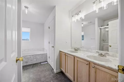 Bath - 1435 Soaring Eagle Dr, O'fallon, MO 63366 photo 1 of 3
