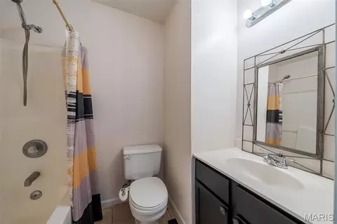 Bath - 1153 Pat St, Sullivan, MO 63080 photo 1 of 3