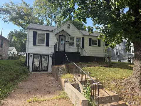 7004 Paisley Dr, Saint Louis, MO 63136