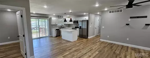 Entry Way - 119 Sun Valley Ct, Jackson, MO 63755 photo 1 of 3