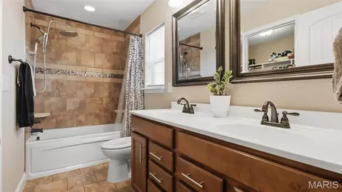 Bath - 114 Sandstone Dr, Saint Robert, MO 65584 photo 1 of 3