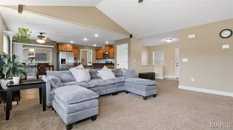 Entry Way - 114 Sandstone Dr, Saint Robert, MO 65584 photo 2 of 7