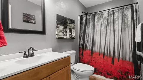 Bath - 114 Sandstone Dr, Saint Robert, MO 65584 photo 3 of 3