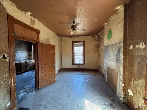 Living - 4354 S Compton Ave, Saint Louis, MO 63111 photo 2 of 2