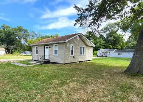 7912 Brookfield Dr, Caseyville, IL 62232