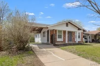 1114 Ransome Ct, Florissant, MO 63031