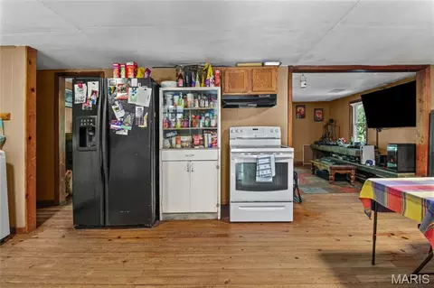 Kitchen - 10052 Goose Creek Rd, Sullivan, MO 63080 photo 2 of 3