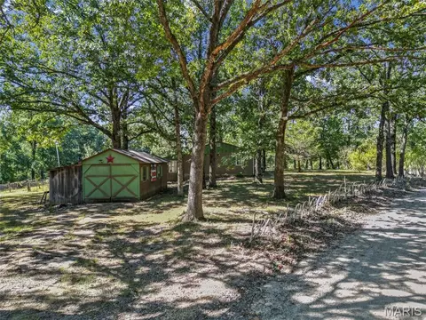 Exterior - 10052 Goose Creek Rd, Sullivan, MO 63080 photo 16 of 21