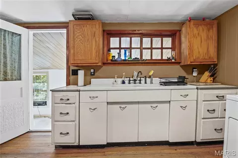 Kitchen - 10052 Goose Creek Rd, Sullivan, MO 63080 photo 3 of 3
