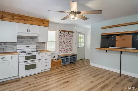 Kitchen - 2249 Holtgrewe Rd, Washington, MO 63090 photo 2 of 5
