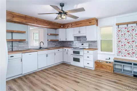 Kitchen - 2249 Holtgrewe Rd, Washington, MO 63090 photo 1 of 5