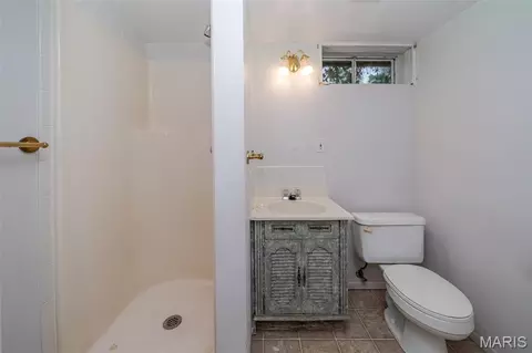 Bath - 2249 Holtgrewe Rd, Washington, MO 63090 photo 4 of 4