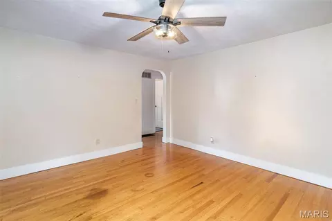 Living - 2249 Holtgrewe Rd, Washington, MO 63090 photo 3 of 3